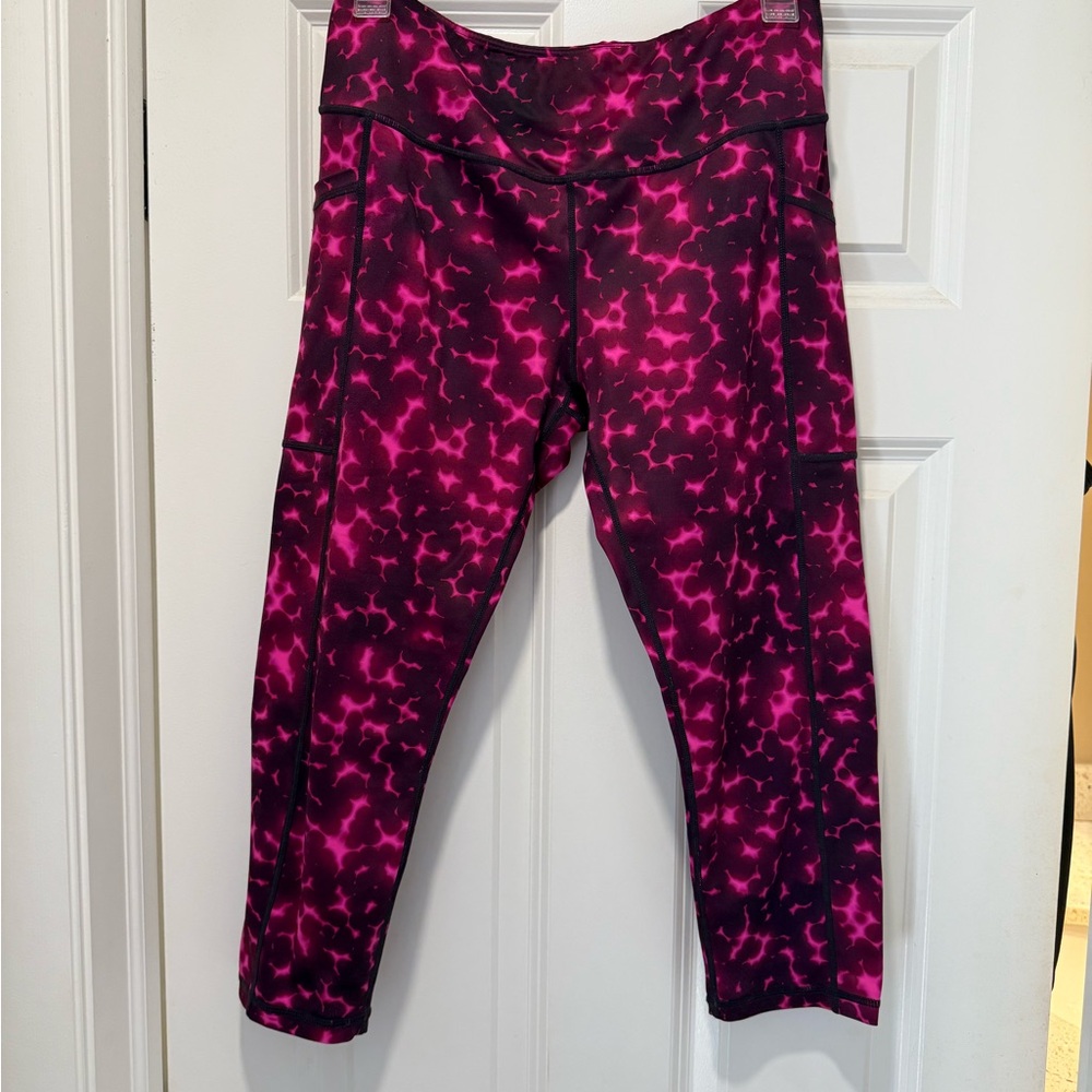 Constantly Varied Gear Pink and Black Capri Leggings, size Medium